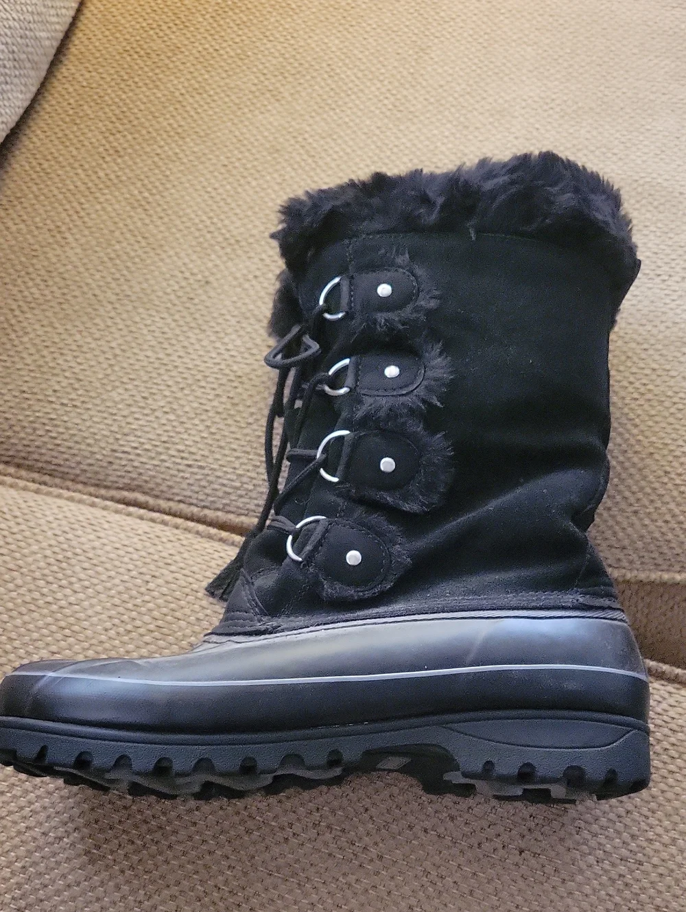 Khombu brand Women's Black Faux Fur Lace-Up Winter Boots Size 11